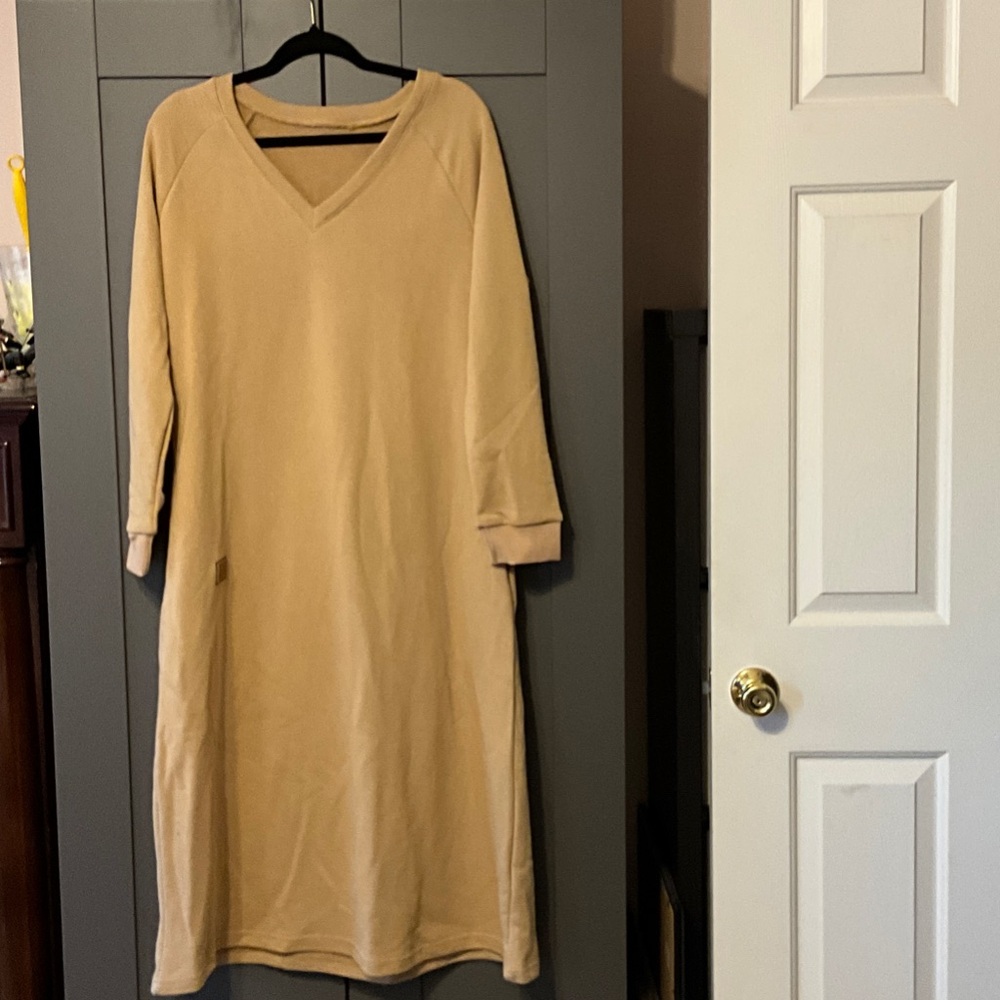 Hayden Avenue Elegant Tan V-Neck Dress XXL New